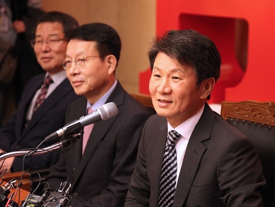 정몽규 HDC그룹 회장(오른쪽)이 2019년 11월 ‘HDC그룹 미래전략회의'에 참석해 발언하고 있다. 사진=HDC그룹 제공