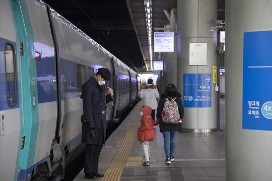 서울역에 있는 한 KTX 열차로 기사의 특정 내용과 관계없다. 사진=이종현 기자