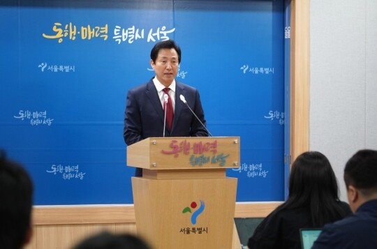 5월 31일 오세훈 서울시장이 서울시청 브리핑실에서 위급재난문자 오발령 관련 입장발표를 하고 있다. 사진=서울시 제공