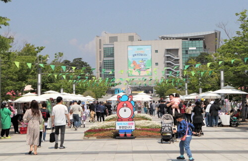 플리마켓이 개최될 렛츠런파크 부산경남의 더비광장. 사진=한국마사회 부산경남본부 제공