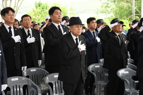 강화군은 6일 강화읍 견자산 현충탑 광장에서 ‘제68회 현충일 추념식’을 거행했다. 사진=강화군 제공