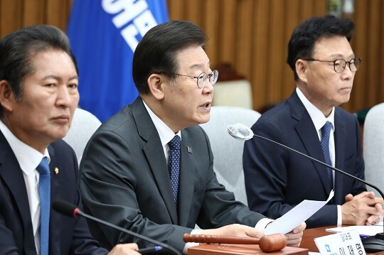 이재명 대표가 6·10항쟁 36주년을 맞아 낡은 이분법적 사고를 청산해야 한다고 강조했다. 사진=박은숙 기자