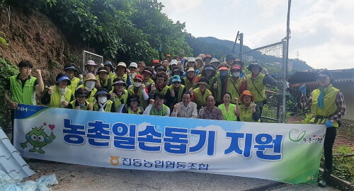 농촌일손돕기 실시 장면. 사진=경남농협 제공