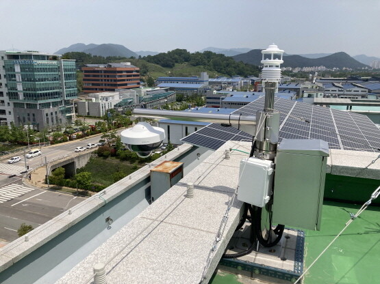 CCTV 및 기상관측기. 사진=김해시 제공
