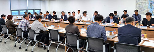 경북도는 지난 23일 경북정책자문위원회 농축산유통분과 위원들과 회의를 열고있다. 사진=경북도 제공