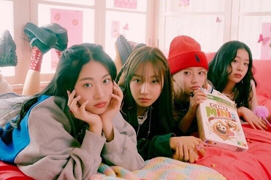 데뷔 1년도 채 되지 않아 해외 음원 차트를 중심으로 큰 인기를 끌었던 신인 걸그룹 피프티 피프티가 소속사인 어트랙트에 대해 전속계약효력정지 가처분 신청을 제기했다. 사진=어트랙트 제공