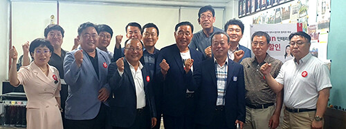 7일 대한전문건설협회 경주협의회를 찾아 간담회를 가진 후 기념촬영을 하고 있다. 사진=경주시 제공