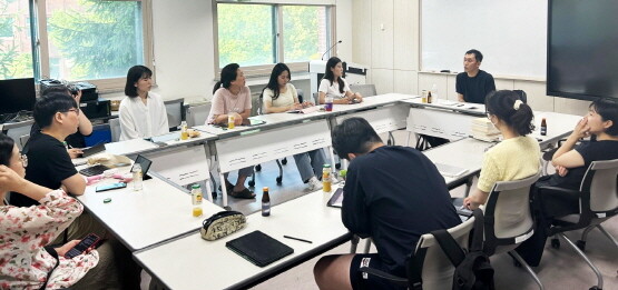 경상국립대 사회학과는 7월 10일 오후 사회과학대학 220호 강의실에서 계원예술대학교 서동진 교수를 초청해 ‘푸코와 신자유주의적 통치성: 비판적 읽기’라는 주제로 특강을 개최했다. 사진=경상국립대 제공