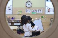 ‘아이 돌보미’ 취급받는 그들…유치원‧어린이집 교사도 아파한다