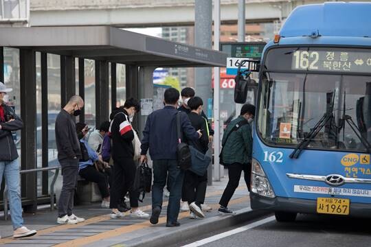 서울역 앞 버스정류장 전경. 사진=이종현 기자