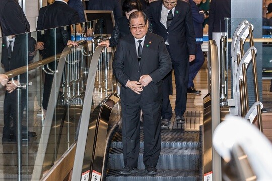 이종찬 광복회장이 16일 오후 신촌세브란스병원 장례식장에 마련된 윤석열 대통령의 부친 윤기중 연세대 명예교수의 빈소로 향하고 있다. 사진=최준필 기자