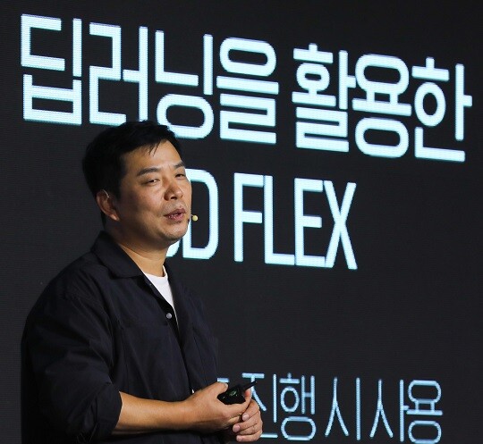 지난해 10월 서울 종로구 포시즌스 호텔 서울에서 열린 브랜드비즈 컨퍼런스2022에서 ‘왜 브랜드는 버추얼휴먼에 주목하는가?’를 주제로 강연한 백승엽 로커스엑스 대표. 사진=박정훈 기자
