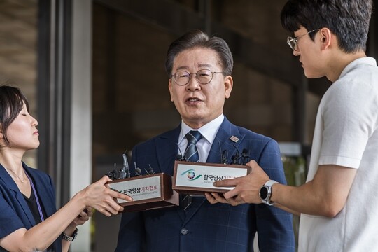 이재명 대표는 8월 17일 4차 검찰 소환조사에서 “검찰은 회기 중 영장을 청구해 (민주당의) 분열과 갈등을 노리는 꼼수를 포기하라”고 촉구했지만 그럴수록 ‘9월 청구’에 더 무게가 실리는 모양새다. 사진=최준필 기자
