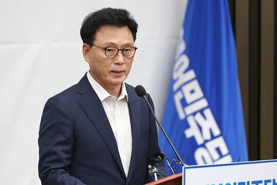 박광온 더불어민주당 원내대표는 “우리 당과 당대표, 원내대표 모든 분들이 요구하는데도 검찰이 비회기 중에 영창청구를 하지 않는다면 그것은 수사 결과에 자신이 없다는 것을 스스로 드러내는 것이라고 국민이 생각할 것”이라고 비판했다. 사진=박은숙 기자