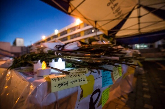 7월 26일 서울 서초구 서이초등학교 내부에 교사 A 씨를 추모하기 위한 공간이 만들어져 있다. 사진=최준필 기자