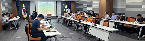 지난 31일 경북도청 화랑실에서 '안전경북 365포럼'이 열리고 있다. 이 자리에는 재난관련 전문가, 재난안전실, 소방본부 관계공무원 등 40여 명과 함께했다. 사진=경북도 제공