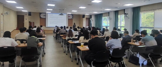 직무 교육 실시 모습. 사진=김해시 제공