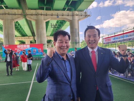 국민의 힘 북구당원단합대회 박대동 전국회의원과 박천동 북구청장(우측). 사진=김기봉 기자