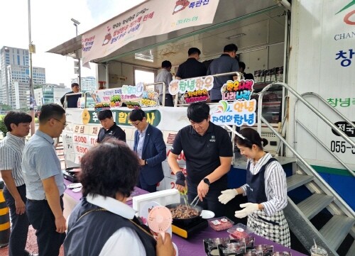 한우 소비촉진 직거래장터 모습. 사진=경남농협 제공