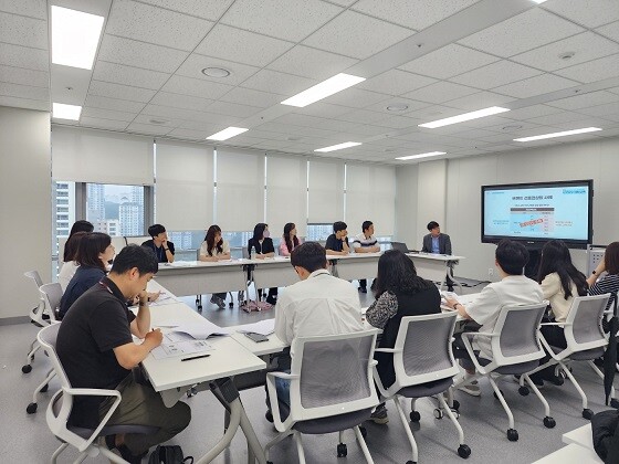 교복업무 담당자 역량 강화 연수를 진행하고 있는 경기도교육청. 사진=경기도교육청 제공