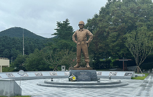 (칠곡 다부동 기념관) 故 백선엽장군 동상. 사진=경북도 제공