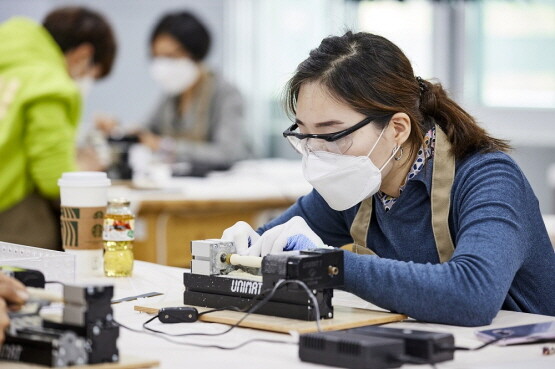 우드아뜰리에 진행 이미지. 사진=국립부산과학관 제공