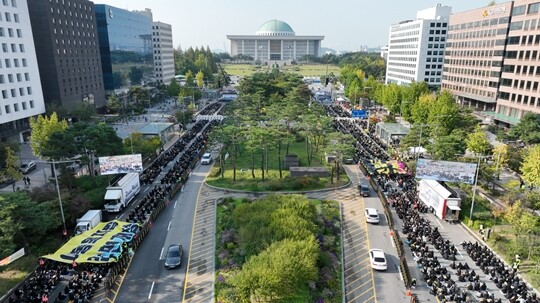 14일 오후 서울 여의도 국회 앞이 공교육정상화 입법촉구 집회에 참가한 교사들로 가득하다. 사진=연합뉴스