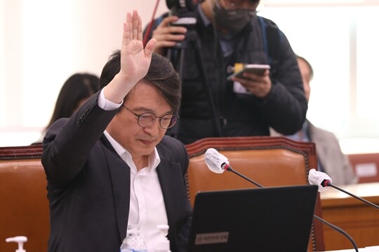 10월 17일 오전 국회 법제사법위원회 국정감사에서 더불어민주당 김의겸 의원은 이정섭 수원지검 2차장검사의 위장 전입 의혹 등을 제기했다. 사진=박은숙 기자