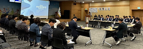 경산시는 지난 12~18일 시청에서 조현일 시장의 주재로 '2024년 주요업무계획 보고회'를 가졌다. 사진=경산시 제공