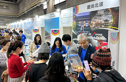 경북도와 경북문화관광공사가 일본 오사카 INTEX에서 열린 '투어리즘 EXPO 재팬 2023'에 참가해 경북관광의 다양한 매력을 홍보하고 있다. 사진=경북도 제공