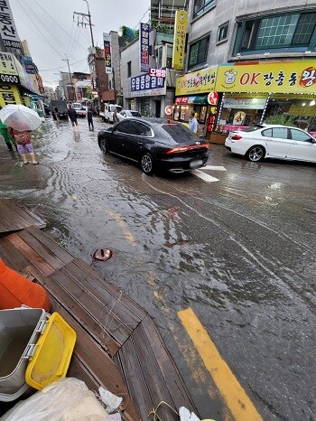 지난해 영화동 일원 침수 피해의 주원인이었던 영화배수분구 모습. 사진=수원특례시 제공