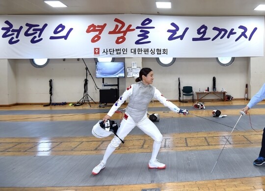 남현희 씨가 전청조 씨의 펜싱학원 ‘매널’을 홍보해주는 역할을 했다는 주장도 제기된다. 사진=사진공동취재단