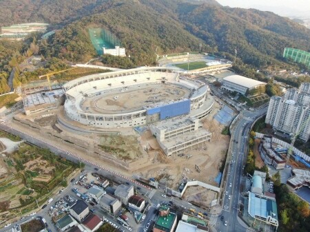 김해종합운동장 건립 현장. 사진=김해시 제공