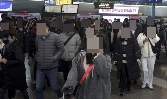 출근 시간 서울 신도림역 모습. 사진=이종현 기자