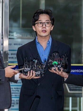 마약 투약 혐의를 받는 가수 지드래곤(권지용·35)이 기자들의 질문에 답하고 있다. 사진=최준필 기자