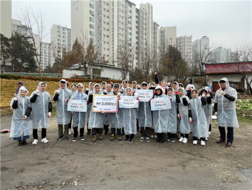 국립공원공단은 원주시 관내 에너지 취약계층의 동절기 지원을 위해 연탄 3000장을 기증하고 배달봉사를 실시했다. 사진=국립공원공단 제공