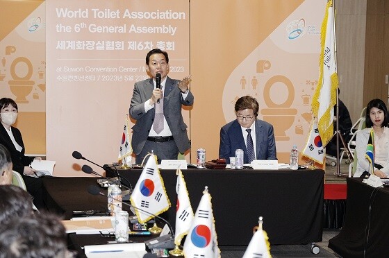 이재준 수원특례시장이 지난 5월 세계화장실협회 제6회 총회에서 발언하고 있다. 사진=수원특례시 제공