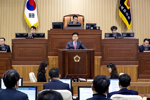 이철우 지사가 21일 경북도의회 본회의장에서 내년도 예산안에 대한 시정연설을 하고 있다. 사진=경북도 제공