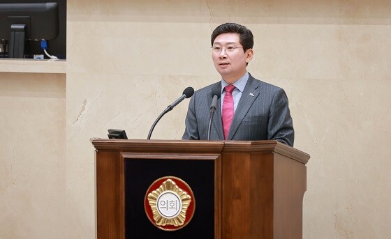 이상일 용인특례시장이 30일 제277회 용인시의회 정례회의에서 시정연설을 하고 있다. 사진=용인특례시 제공