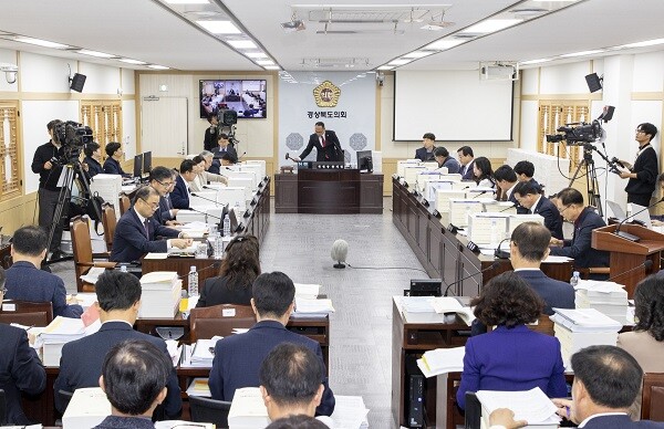 4일 경북도의회 예산결산특별위원회가 내년도 경북도교육비특별회계 예산안·기금운용계획안 심사를 하고 있다. 사진=경북도의회 제공
