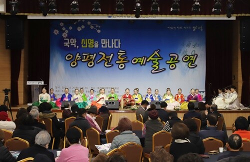 2022년 12월 26일 옥천면다목적복지회관에서 개최된 2022 양평전통예술공연 장면. 사진=문화예술와이피민요(주) 제공