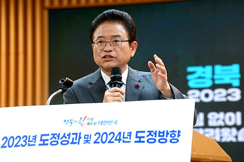 이철우 지사가 19일 경북도청 다목적홀에서 올해 성과 브리핑을 갖고 있다. 사진=경북도 제공