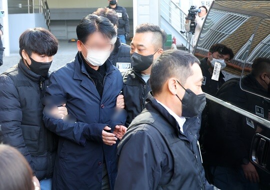 이재명 더불어민주당 대표를 흉기로 찌른 60대 남성. 사진=연합뉴스