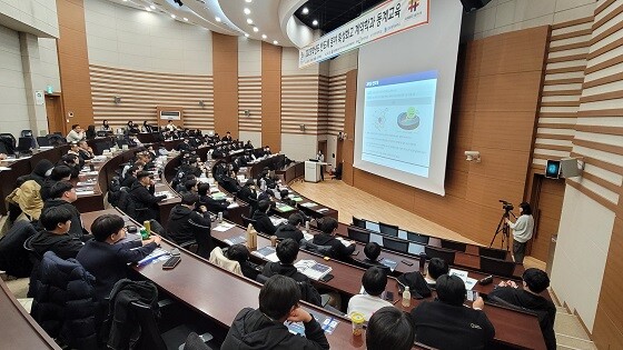 경기도교육청이 8일 반도체 분야 특성화고 계약학과 학생을 대상으로 동계 교육을 실시하고 있다. 사진=경기도교육청 제공