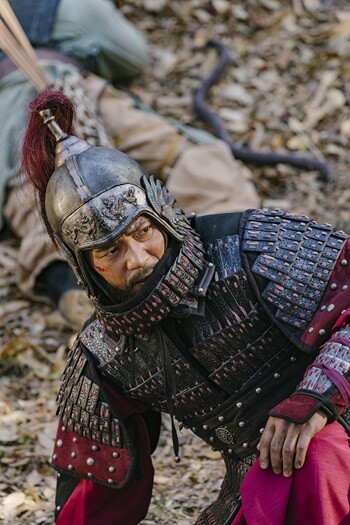 2023년 연말 '고려거란전쟁'으로 지승현은 데뷔 18년 만에 처음으로 인기상과 우수상을 동시에 수상하는 영예를 안았다. 사진=KBS2 '고려거란전쟁' 스틸컷