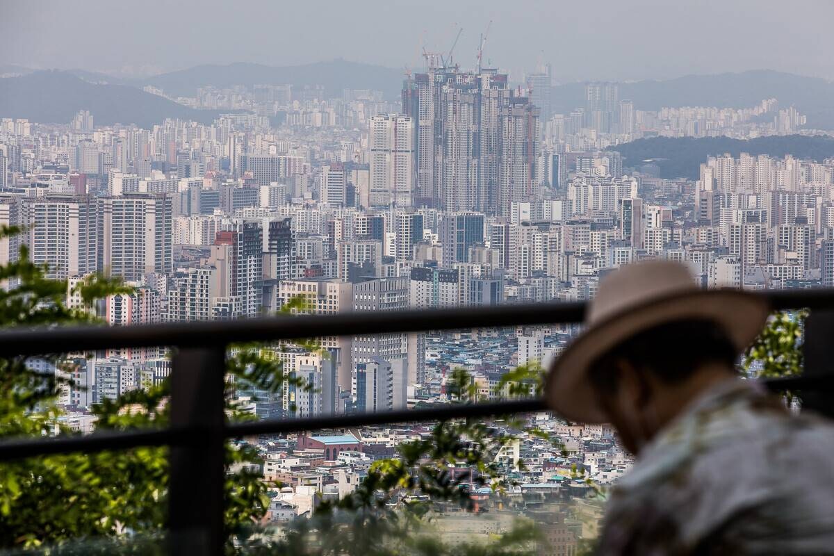 서울 용산구 남산공원에서 바라본 서울시내 아파트 전경. 사진=최준필 기자