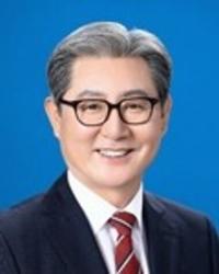 오태완 의령군수 ‘강제추행·선거법 위반 혐의’ 선고일 연기