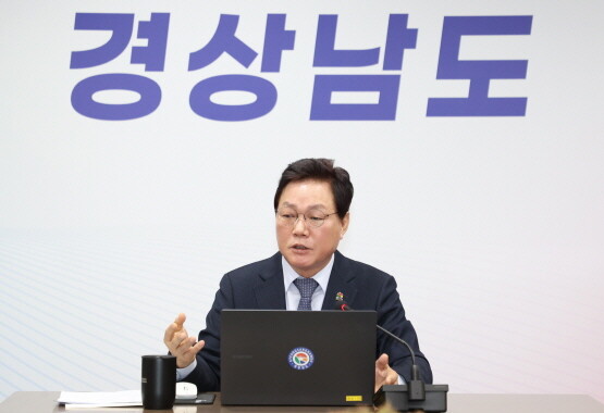 박완수 경상남도지사가 실국본부장회의를 주재하는 모습. 사진=경남도 제공