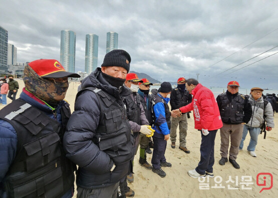 임준택 후보가 행사에 앞서 유세를 펼치는 모습. 사진=이혜림 기자