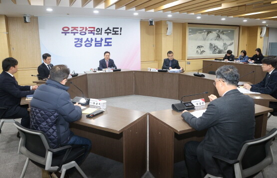 박완수 경남도지사가 경상남도의사회와 간담회를 갖는 모습. 사진=경남도 제공